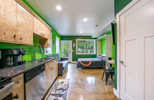 Brevard Apartment | Bike Studio Apartment Near Everything!