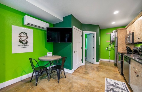 Brevard Apartment | Bike Studio Apartment Near Everything!