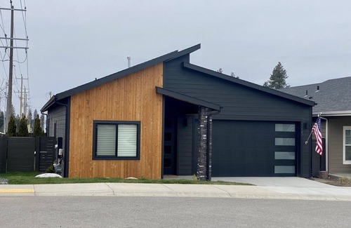 Coeur d'Alene House | Bike, walk, shop, swim and more! Minutes away from everything CDA has to offer!