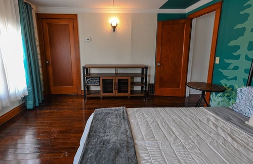 Elkhorn Apartment | Bikes n' Beds- 2 bed/1 bath unit near Kettle Moraine!