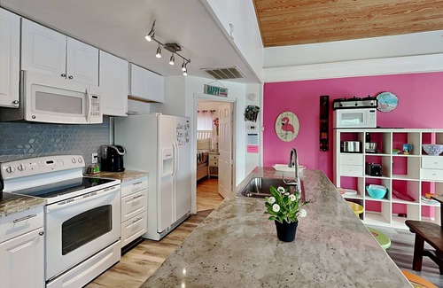 Bermuda Beach House | Bikini Bottoms at Bermuda Beach | Easy Walk to the Sand!