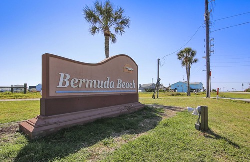 Bermuda Beach House | Bikini Bottoms at Bermuda Beach | Easy Walk to the Sand!