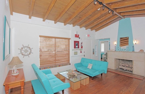 West Avenue Hotel | Bikini Lodge