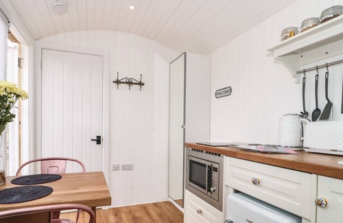 New Forest District Cottage | BILLABONG, romantic, character holiday cottage in Ringwood