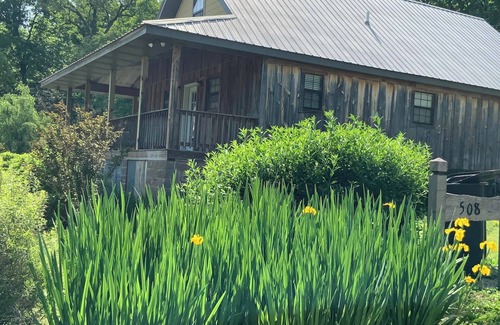 Mountain View Cabin | Billie’s Bunkhouse~Quiet location close to town!
