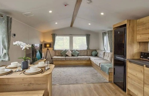 Great Houghton House | Billing Aquadrome Silver 3 Bed Pet Friendly KM151