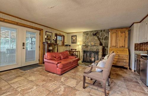 Clayton House | Bills Bungalow on Lake Burton with Top Dock and Patio