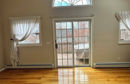 Greenwood Lake House | BillyMoe’s Bungalow, A low key 3 Bedroom house with lake view.