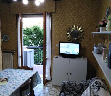 San Bartolomeo al Mare Apartment | bilocale RONDINI