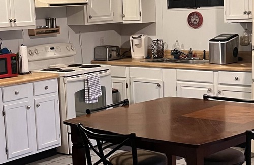 Oakley Apartment | Biltmore Getaway Apartment