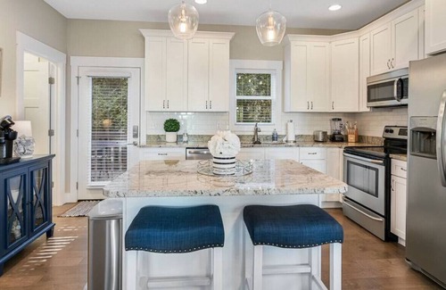 Oakley House | Biltmore Mountain Retreat Minutes from the Village