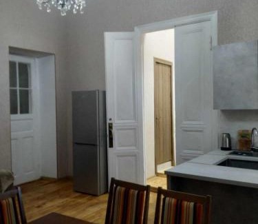 Sololaki Apartment | Bina qiqodze12