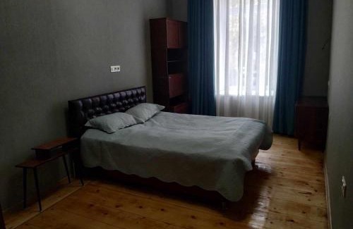 Sololaki Apartment | Bina qiqodze12