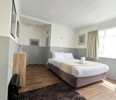 Blenheim Hotel | Bings Motel