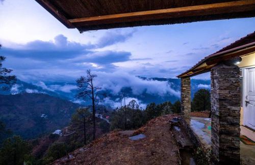 Binsar Apartment | Binsar View Boutique Room l Mountain Hideout