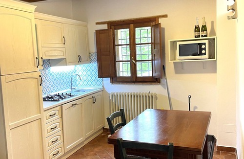 Vicopisano House | Bioocale in charming ancient Italian village in olive grove