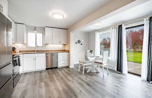 Birch Bay Condo | Birch Bay Condo w Hot Tub and Cozy Patio - 108