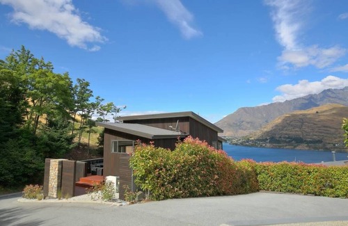 Queenstown House | Birch Haven - SPA AND VIEWS