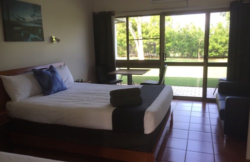 Bowen Hotel | Birch Motel Bowen