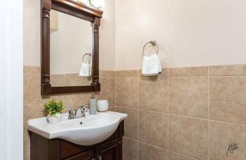 Fairbanks House | BirchHill retreat Getaway Great Location !