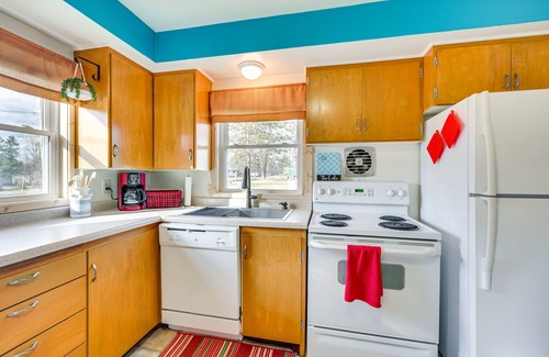 Mikana Cottage | Birchwood Cottage with Red Cedar Lake Access!