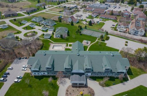 Sister Bay Hotel | Birchwood Lodge