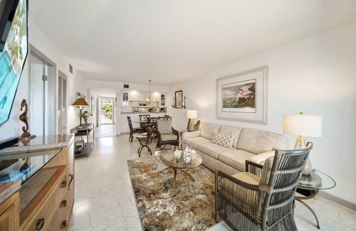 Stuart Condo | BIRD'S EYE VIEW 5 min walk to beach, lovely views of golfcourse, lakes, sunsets