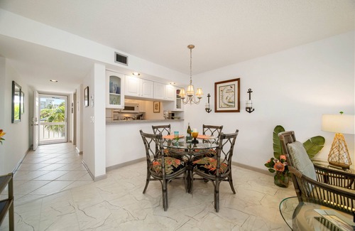 Stuart Condo | BIRD'S EYE VIEW 5 min walk to beach, lovely views of golfcourse, lakes, sunsets