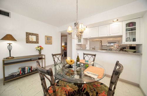 Stuart Condo | BIRD'S EYE VIEW 5 min walk to beach, lovely views of golfcourse, lakes, sunsets