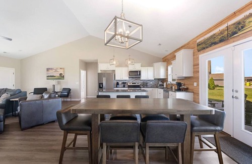 Manhattan House | Birdie Hideaway at Home Stay MHK