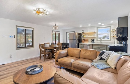 Camdenton House | Birdie Retreat-Lakeview, Pet Friendly, Fire Pit