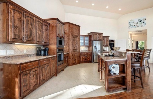 Rogers House | Birds Eye Retreat -10 acres on Beaver Lake-Hot Tub