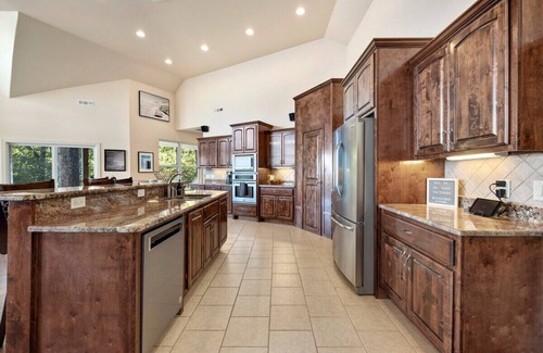 Rogers House | Birds Eye Retreat -10 acres on Beaver Lake-Hot Tub