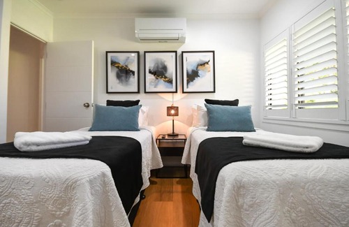 Yungaburra House | Birds 'n' Bloom Cottages