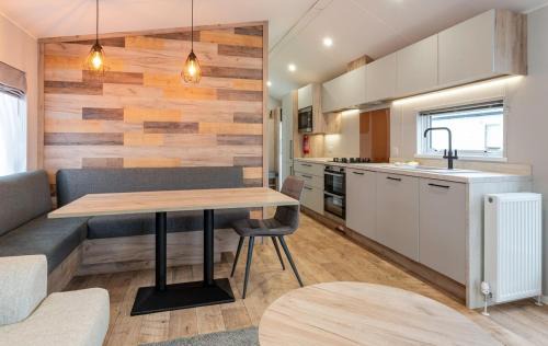 Malton House | Birdsong Lodge at Brickyard Lakes