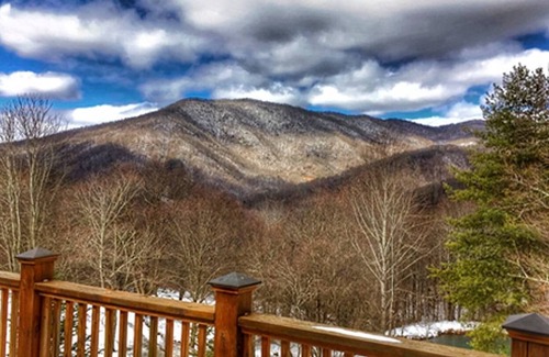 Frank House | BirdTown Guesthouse - mountain views, creeks, national forest, quiet, private