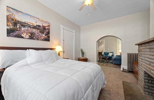 South Side Flats Apartment | Birmingham Bridge Beauty Cozy Stay Near Downtown