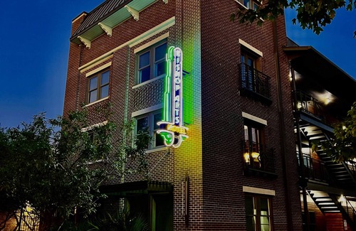 Kessler Apartment | Bishop Arts Hotel Suite 3