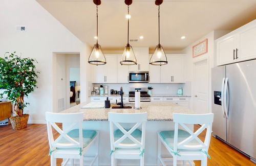 Millville House | Bishop's Landing townhouse with grill, outdoor pool, gym, tennis court, shuttle