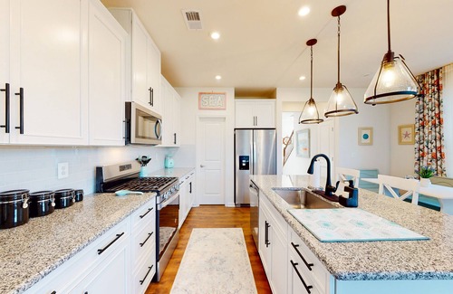 Millville House | Bishop's Landing townhouse with grill, outdoor pool, gym, tennis court, shuttle