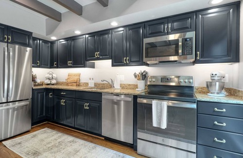 Old Town Alexandria House | Bishop's Terrace - A Poshabodes Luxury Property!