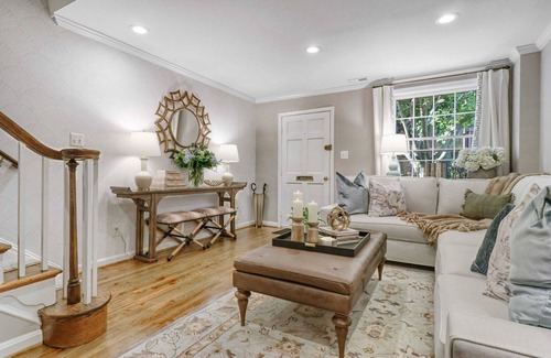 Old Town Alexandria House | Bishop's Terrace - A Poshabodes Luxury Property!