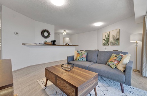 Downtown Honolulu Condo | Bishop Suites @ Executive Centre, Ocean View Suite #3903, Heart of Honolulu