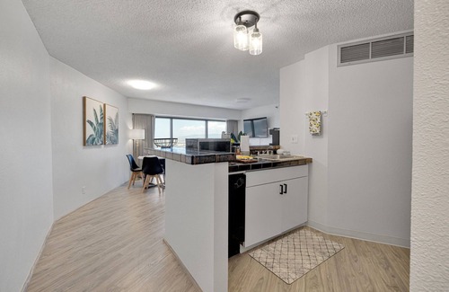 Downtown Honolulu Condo | Bishop Suites @ Executive Centre, Ocean View Suite #3903, Heart of Honolulu