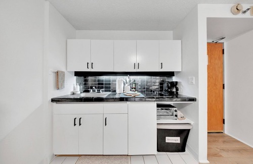 Downtown Honolulu Condo | Bishop Suites @ Executive Centre, Mountain View Suite #3709, Downtown Honolulu