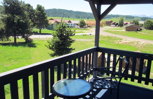 Horse Butte Condo | Bison Hideaway Condo - fully updated, warm & inviting Yellowstone Retreat for 2