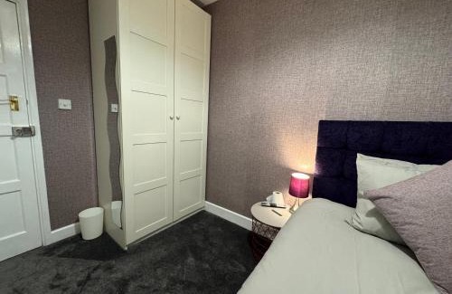 Southampton House | Bittern Lodge Homestay with Free Parking & Parking for cruise available, Full access to kitchen in Southampton