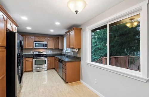Bonney Lake House | BL1: Charming 4-bedroom house with AC and WiFi in fabulous Bonney Lake