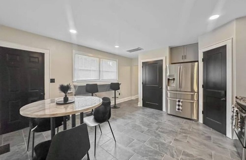 Enderly Park House | Black and white chic retreatn