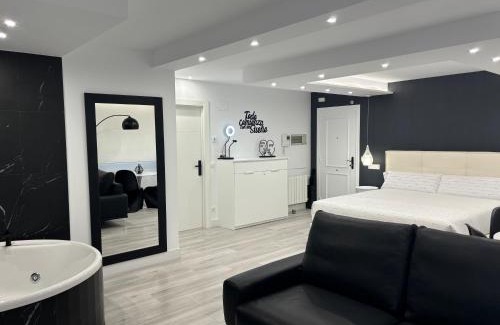 Castro Urdiales Apartment | Black and White Suite Cervantes